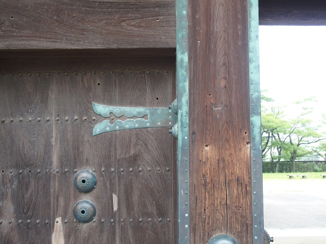 鯱の門弾痕