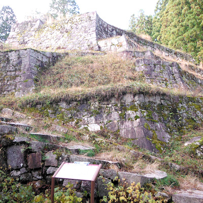 六段壁（本丸虎口の石垣） | 岩村城