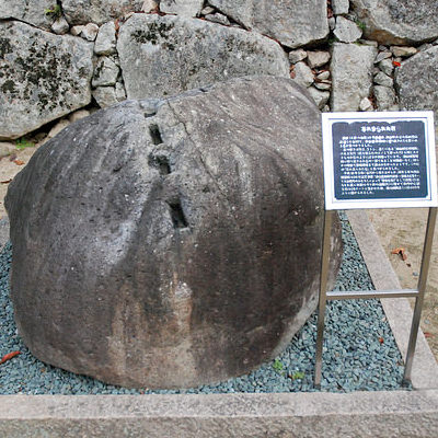 忘れ去られた石（築城時に切り出された石） | 津山城