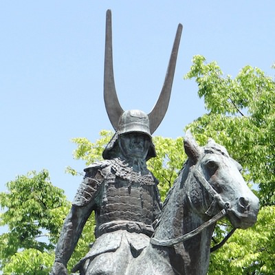 彦根駅前の井伊直政公像 | 彦根城