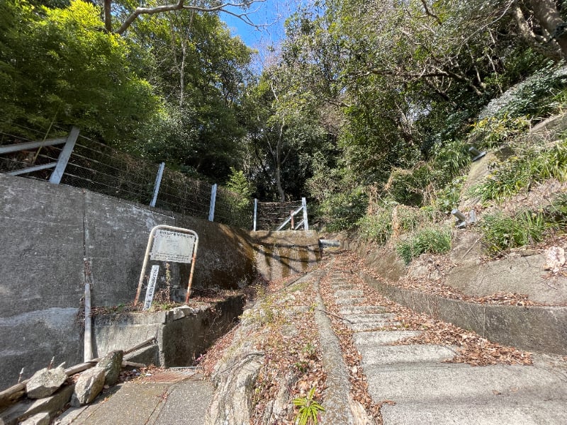 炬口城跡登城口