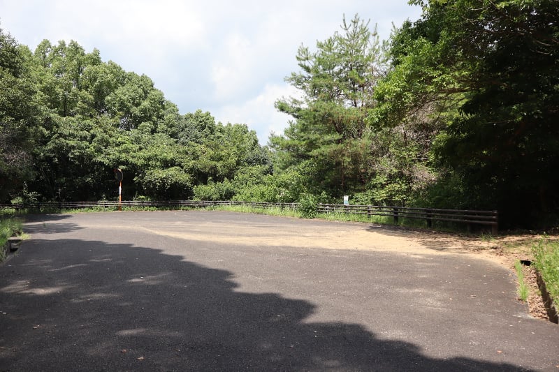 鴨山城付近駐車場