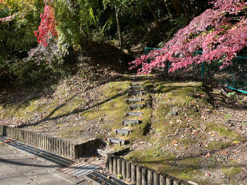 韮山城跡 城池側登城口