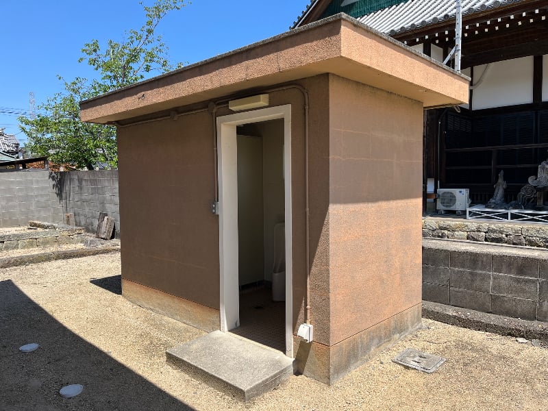 神吉神社参詣者用トイレ